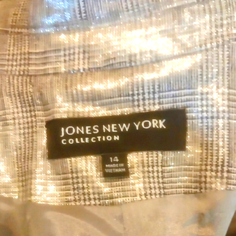 Jones New York Silver Trench Coat with Belted Waist and Glossy Finish - Picture 4 of 5